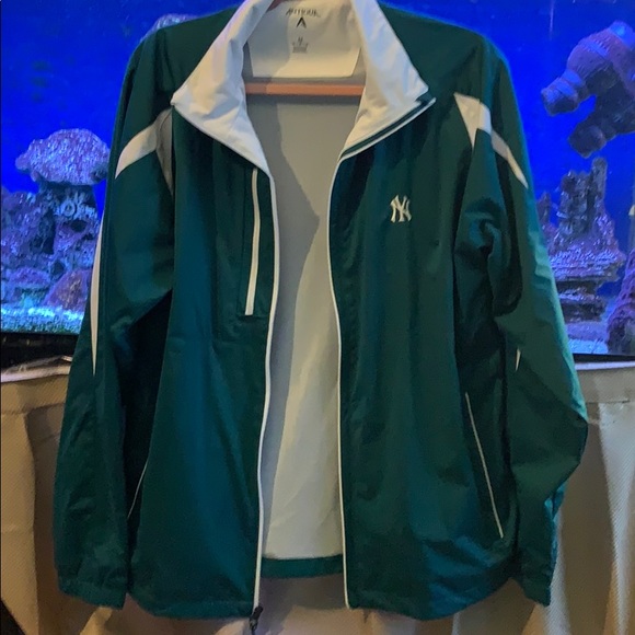 !!Yankees logo windbreaker !! - Picture 1 of 5